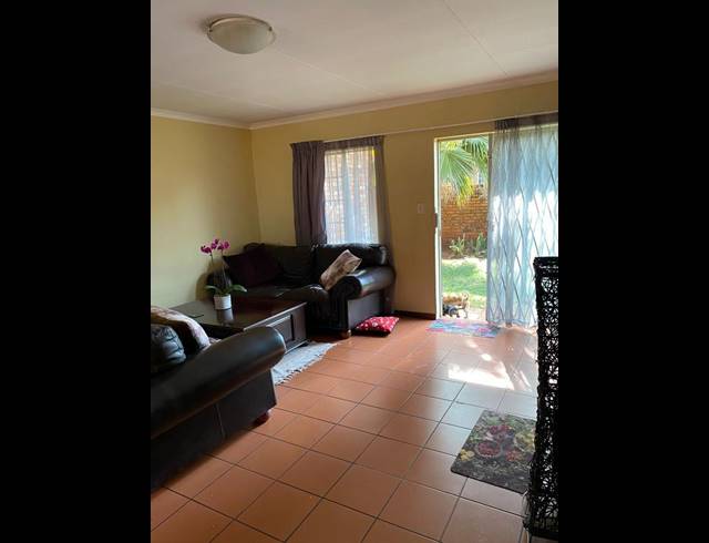 2 BEDROOM TOWNHOUSE FOR SALE IN HIGHVELD